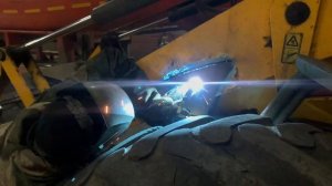 трактор GCB, восстановление кронштейна гидравлического цилиндра