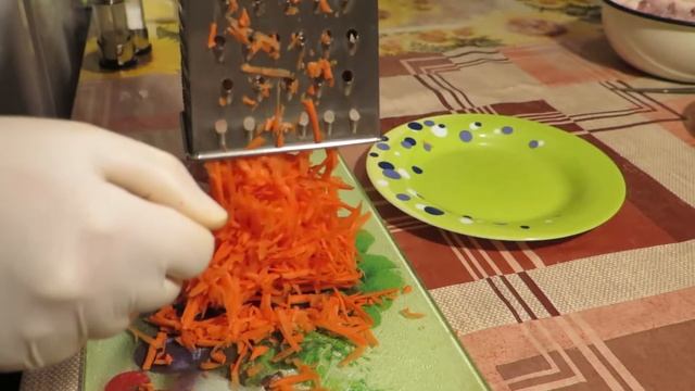 Як смачно приготувати печінку з морквою в  сметані.