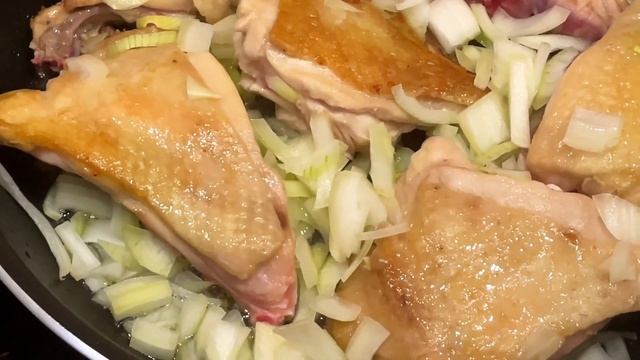 ВКУСНЕЙШАЯ ЖАРЕНАЯ КУРОЧКА В СЛИВОЧНОМ СОУСЕ РЕЦЕПТ НА ГАРНИР МАКАРОНЫ, ДЕТЯМ ОЧЕНЬ ПОНРАВИЛОСЬ