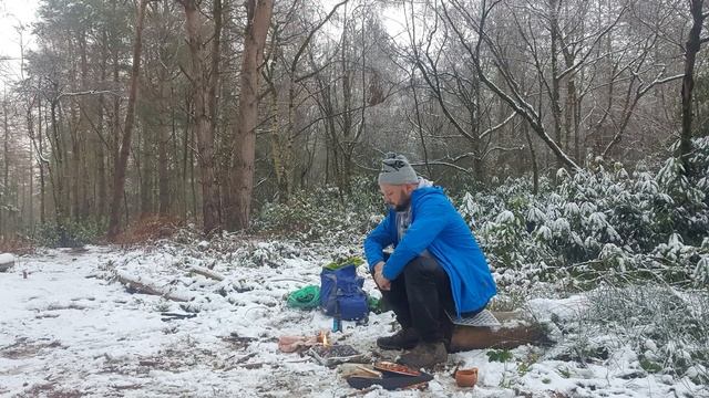 Cooking a Tomahawk Steak in the Snow ASMR смотреть онлайн
