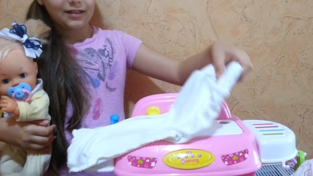 Реборн Ульяша и Амелинка стирают и гладят детскую одежду