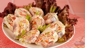 РУЛЕТИКИ ИЗ СЕЛЬДИ, С ОГУРЦАМИ