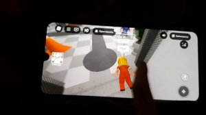 меня тискают