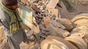 Строительство, дробление щебёнки