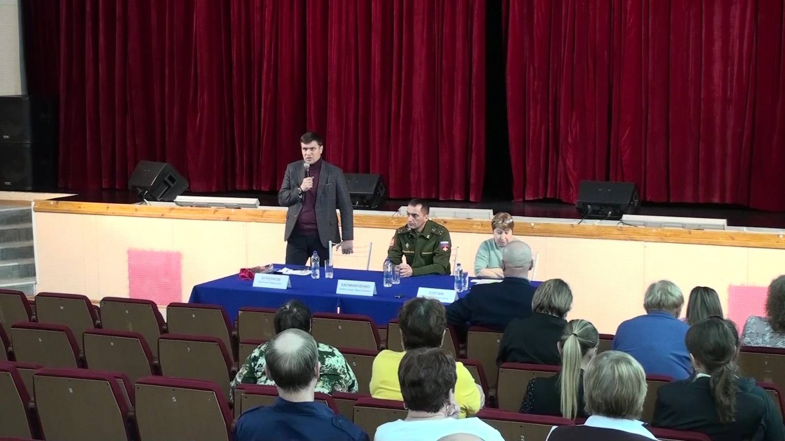 Глава Советского района провёл в Пионерском встречу с семьями военнослужащих