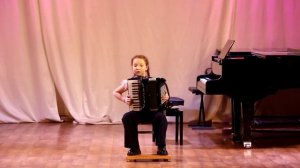 02 Роман Бажилин "Камаринская", исп. Дерендяева Ульяна, пед. Зорина Т.В.