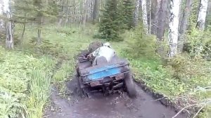 Самодельный квадрик из оки Серега месит грязь