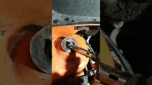 як відкрутити гайку штоку передньої стойки авео т-250,как открутить гайку амортизатора  авео