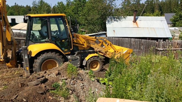 ЭКСКАВАТОР ПОГРУЗЧИК LGCE B877F. Работа в + 35 градус