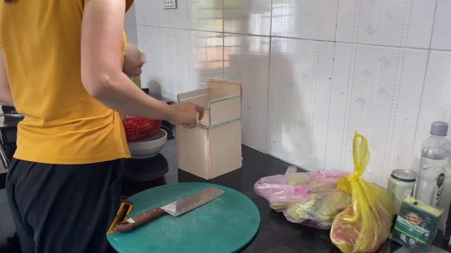 Baby monkey Abi was excited when he saw the crab смотреть онлайн