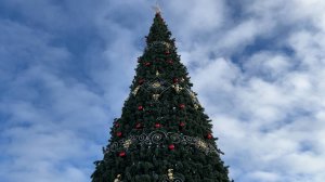 ЗАСИЯЕТ ЯРКИМИ ОГНЯМИ