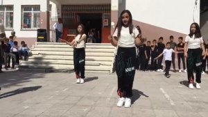 ÇILGIN DONDURMACI KALBİMSİN ŞARKISI EŞLİĞİNDE ZUMBA FITNESS GÖSTERİSİ 23 NİSAN