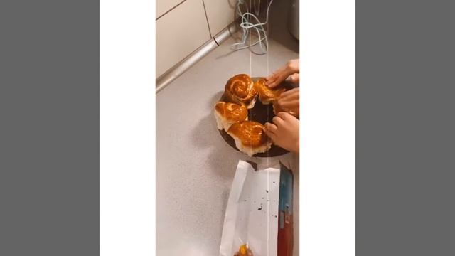 Круассаны с шоколадом для карапузов😜 смотреть онлайн