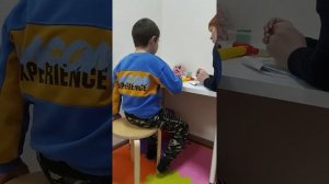 поведение слушателя(действие с предметами)