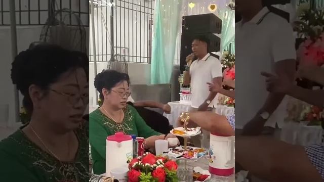 dancing in a restaurant смотреть онлайн