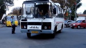 Паз сломался и стал на перекрестке