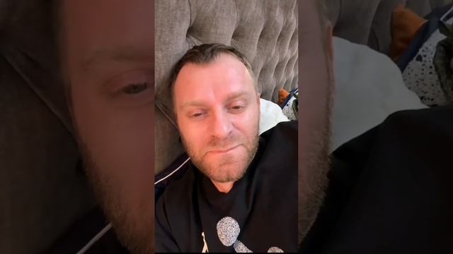 Пеку пирог с мясом! Коля прислал новые ботинки! Вязаные салфетки идеально вписались в интерьер!