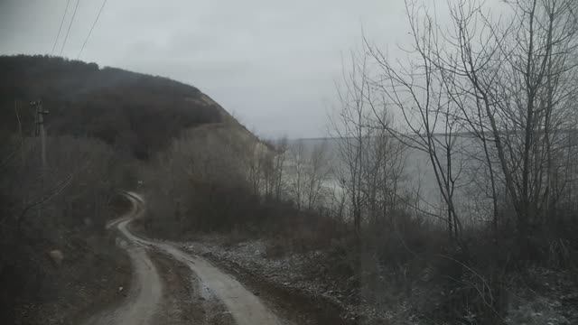 Лесная дорога за Воскресенским. Спуск к Волге)