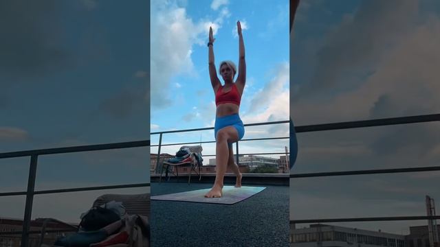 #йога на крыше ♀️ #yoga #yogainspiration #yogapractice #йоганакрыше #йогамосква #befit #yogi