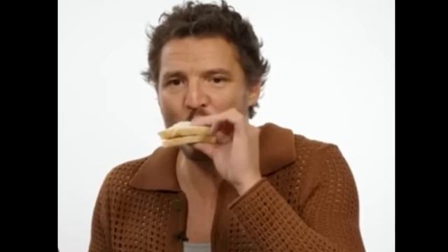 Pedro Pascal Comiendo 1 hora