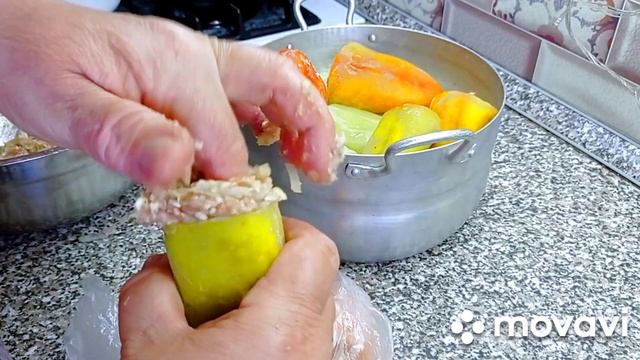 Голубцы из капустных листьев на обед . Перцы фаршированные (заморозка) для Новогоднего стола