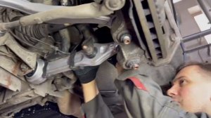 Замена передних рычагов Мерседес w222