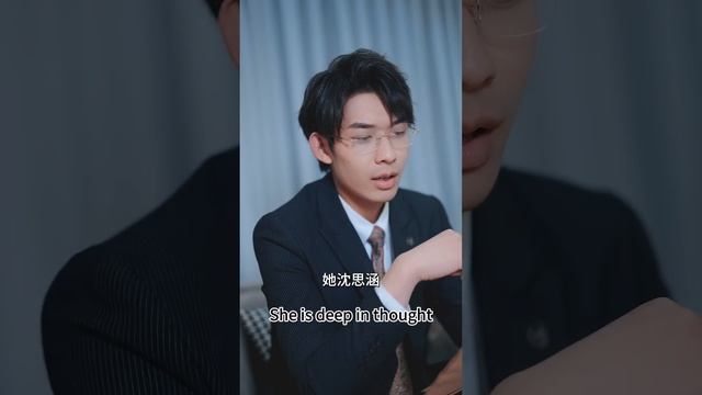 一口氣看完！【離婚後，嫁給了前夫的叔叔】他為了白月光逼著灰姑娘換腎，灰姑娘終於死心，瀟灑簽下離婚協議轉身嫁給他的叔叔，總裁卻後悔了，原來灰姑娘才是他苦苦尋找的白月光！#欣欣追剧#短剧推荐#追妻火葬場