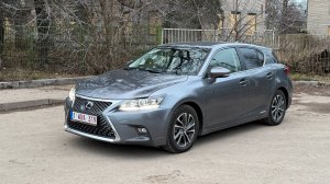 Hybrid Lexus CT200h .