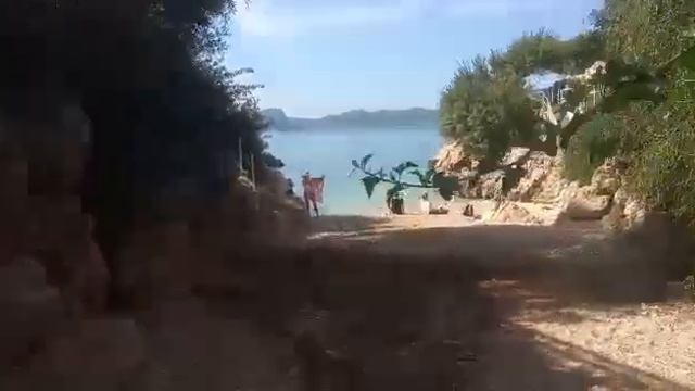 Каш . Маленький красивый  скрытый бесплатный пляж . Кристальная вода . Русские везде проникли .