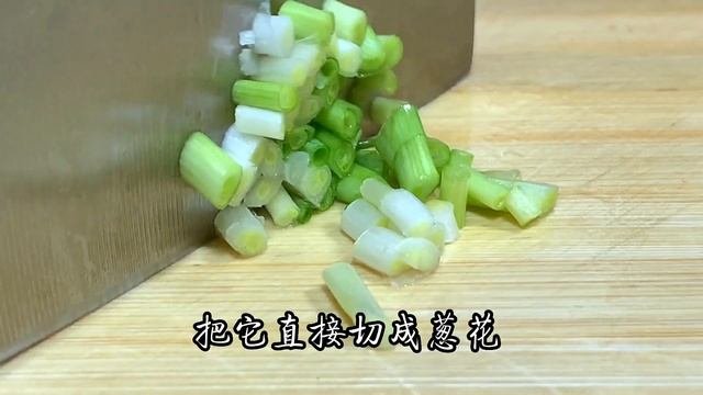 把秋葵放到雞蛋裡面炒一炒，一瞬間變成一道非常好吃的美食，好香【阿朝哥美食 】#秋葵 #秋葵食譜