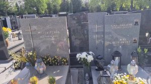 БУКВЫ ИЗ НЕРЖАВЕЙКИ на памятнике из гранита - очень красиво!