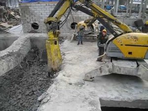 Brokk 330  Демонтаж на стадион Зенит  Часть 4