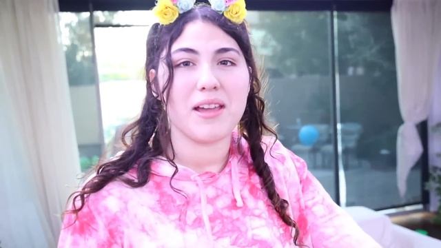 24 HOURS EATING FAST FOOD ON A BUDGET! $1 VS $100! Challenge! смотреть онлайн