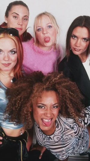 Образы Spice Girls: стильно или безвкусно?