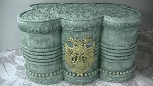 Шкатулка из 6 пластиковых бутылок .