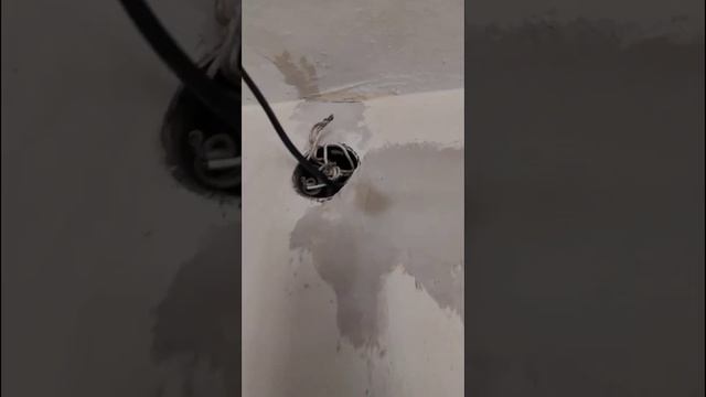 Как не надо делать Скрутки. Shocking Home Wiring Mistakes You Won't Believe