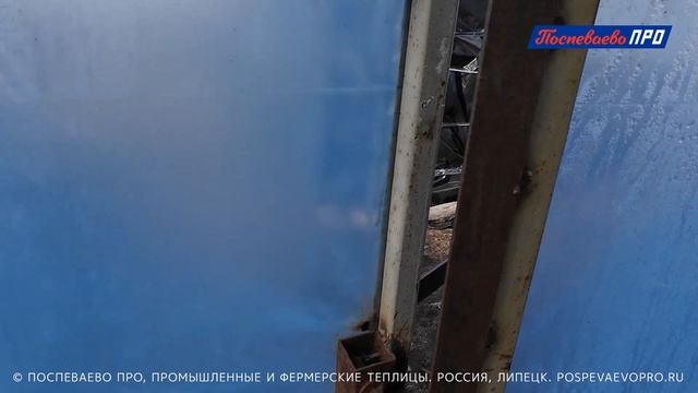 Обзор двух самодельных деревянных теплиц, 10х50 м. Плёнка, отопление. Теплица балаган.