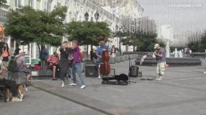 Владивосток уличные музыканты The Beatles - Come Together (24 июля 2020).