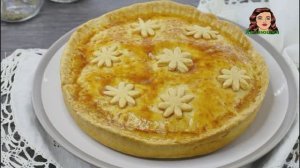 Закрытый пирог с яйцами и зелёным луком, из рубленого теста на сметане