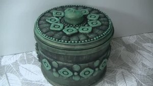 Шкатулка из пластикового ведра и яичного лотка .