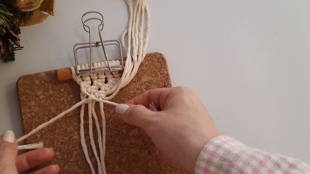 Подвес для елки/елочная игрушка в технике макраме, мастер-класс🤍 смотреть онлайн