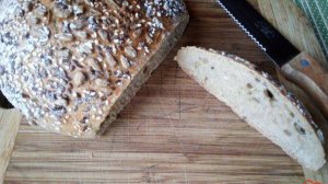 Хлеб на ржаной закваске с семенами льна кунжутом и семечками