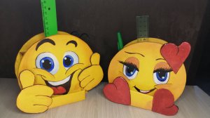 Весёлые  смайлики из картона на письменный стол ребенку! Ваш ребенок будет в восторге!