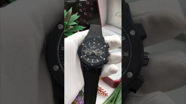 Кварцевые часы Hublot с календарем с хронографом. Полностью черные