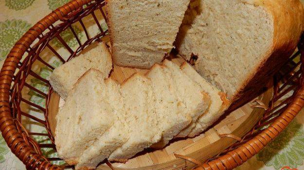 Французский хлеб с чесноком и зеленью