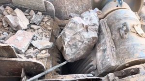 Строительство, дробление щебёнки