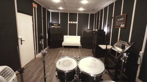 Комната для репетиций White реп базы Under The Ground