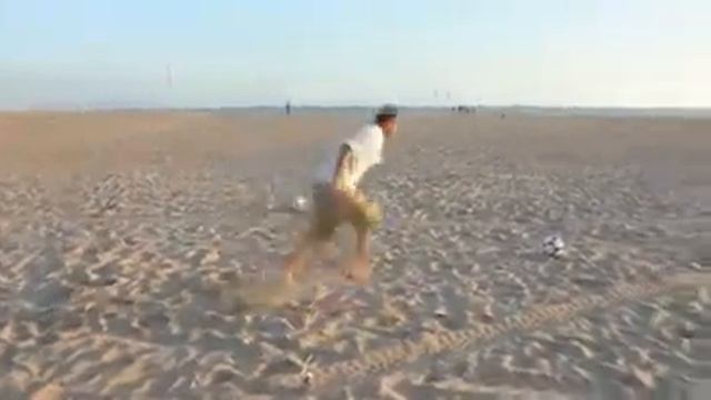 Пляжный трюк Давида Бэкхэма смотреть онлайн