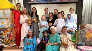 спектакль " В поисках счастья-  по мотивам сказки мориса Метерлинга "Синяя птица"