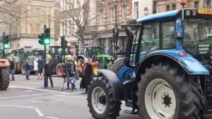 Англия. 🚜🚜🚜 Британски фермери се обединяват в центъра на Лондон, за да протестират срещу британск